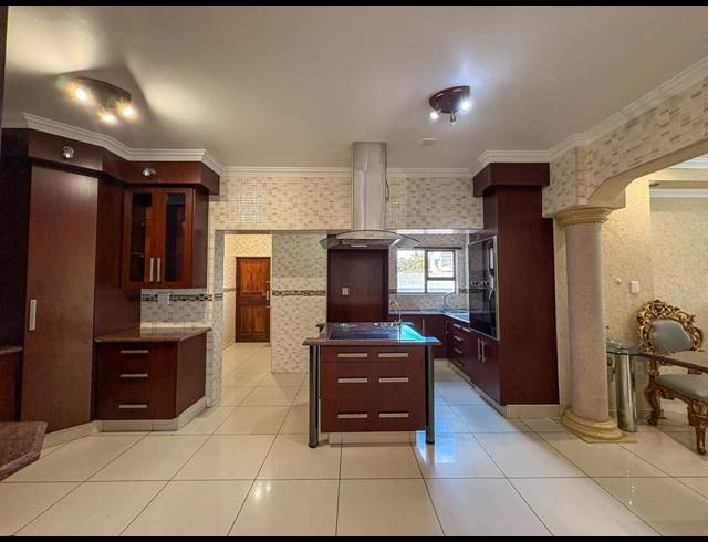 5 BEDROOM HOUSE FOR SALE IN HELDERWYK